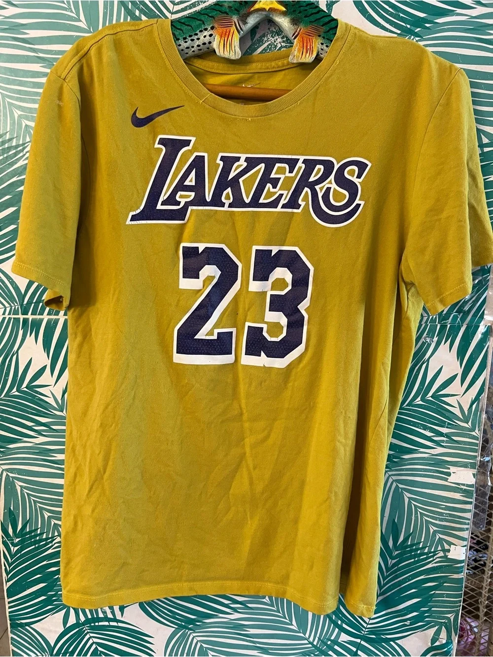 Nike Yellow Lakers #23 James Graphic Tee Sz L